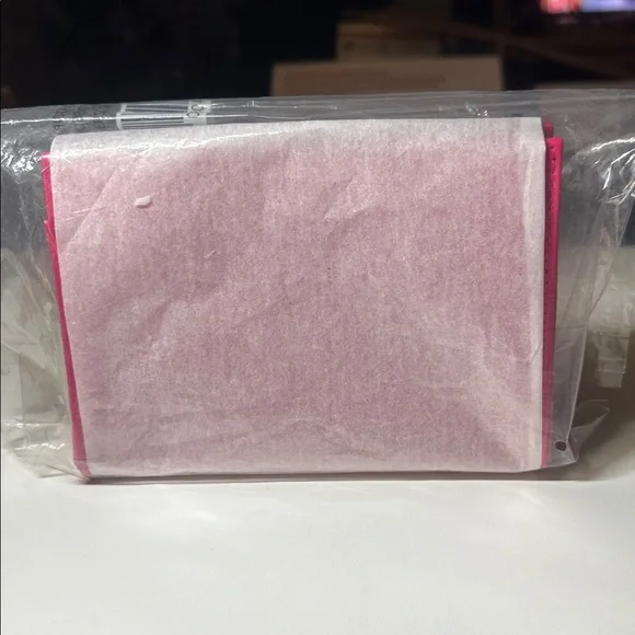 Yves Saint Laurent Hot Pink Patent Cosmetic Pouch - Picture 9 of 11